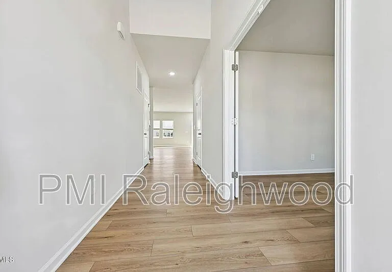 528 Bridger Dr — Photo 3
