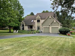 33 Park View Dr, Pittsford, NY 14534