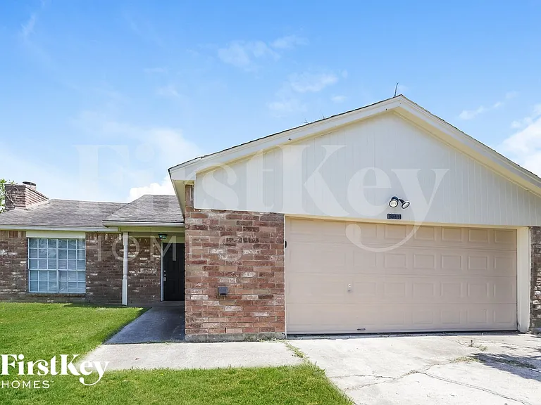 13361 Lake Breeze Ln — Photo 1