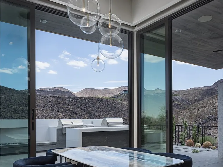 692 Scenic Cliff Dr — Photo 9