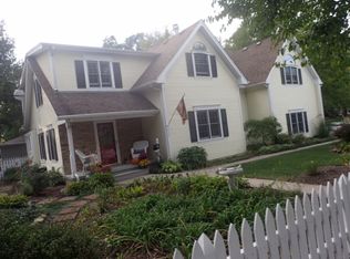 207 S 5th St, St Charles, IL 60174