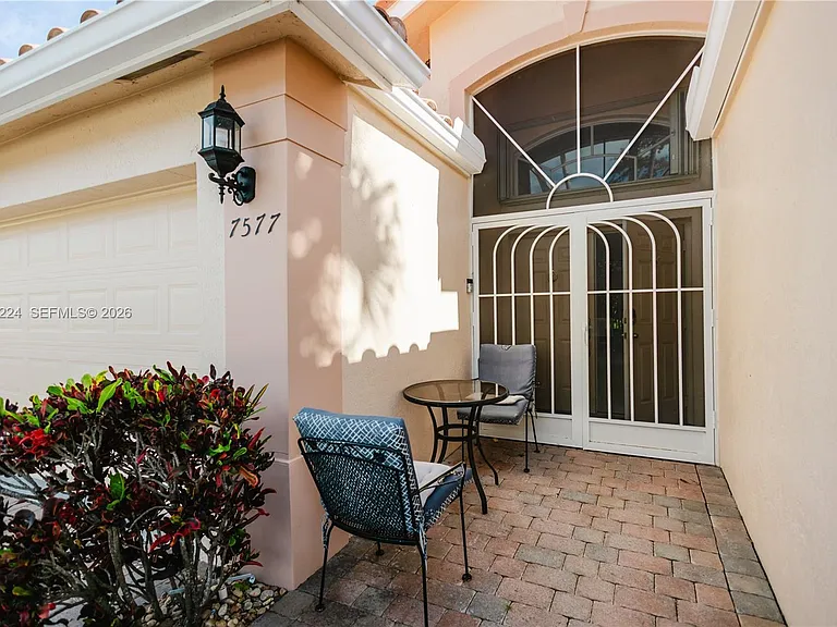 7577 Caprio Dr — Photo 3