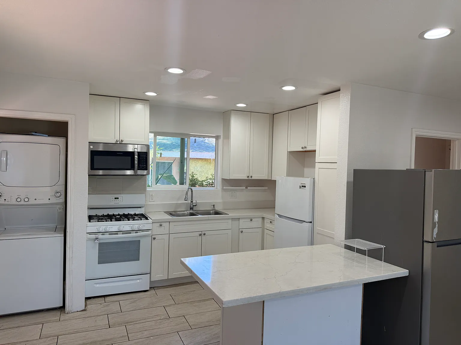 2 bed, 900 sqft, $2,800 — Photo 3