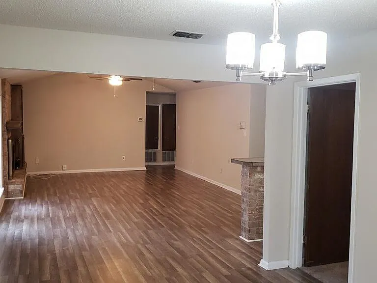4902 Chatfield Dr — Photo 5