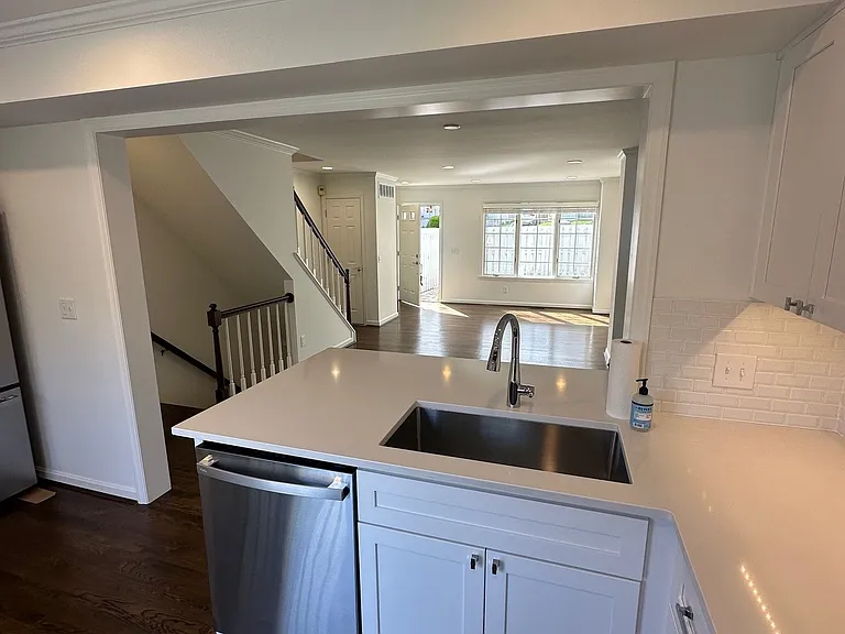 1208 Corbett St — Photo 8