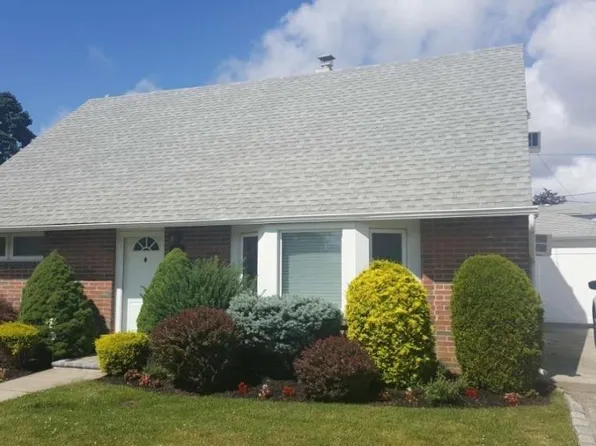 126 Southberry Lane, Levittown, NY 11756