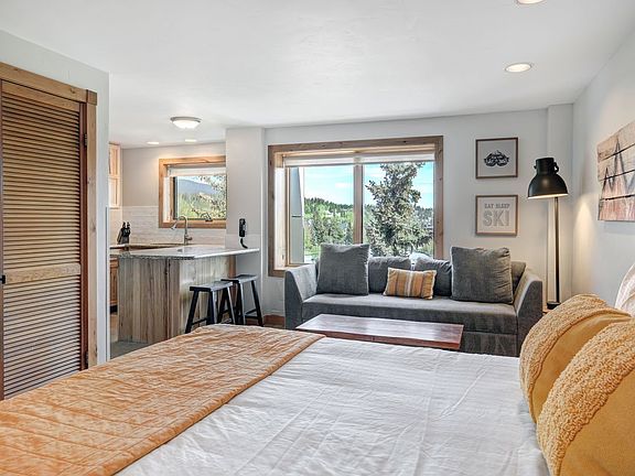 2nd image of 535 S Park Avenue UNIT 317