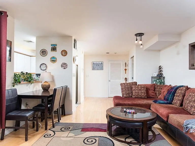 20 Chestnut St #402 — Photo 2