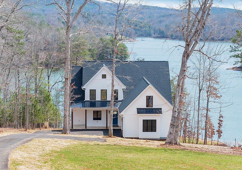 1st image of 1216 Runaway Bay Rd