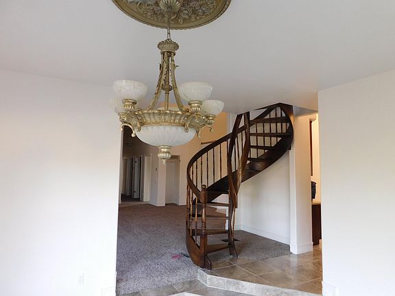 3rd image of 3553 Hollyberry Dr