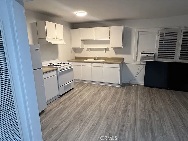 1007 E Maple St #5 — Photo 6