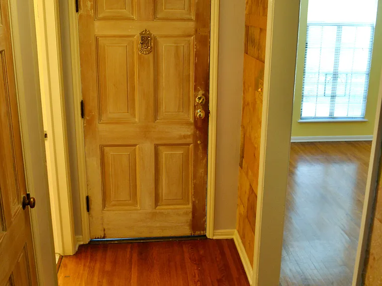 921 1/2 S Hobart Blvd — Photo 2