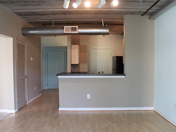 5th image of 800 Peachtree St NE APT 2402