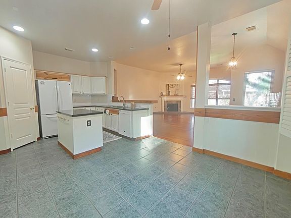 5th image of 42 Tranquil Glade Pl