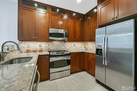 3 bed, 2.5 bath, 2200 sqft, $3,800 — Photo 3