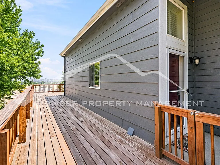 333 Sanders Cir — Photo 25