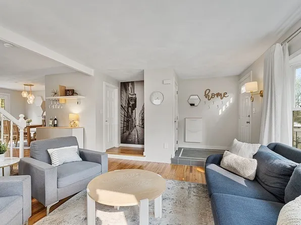 353 Wellman Ave, North Chelmsford, MA 01863