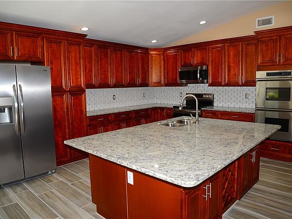 4th image of 1021 Briarwood Ave