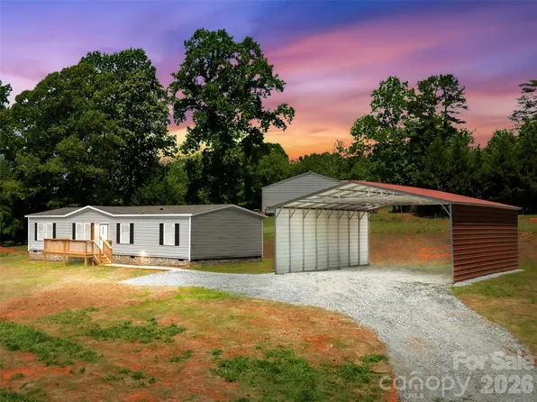 4051 10th Avenue Dr SW, Hickory, NC 28602