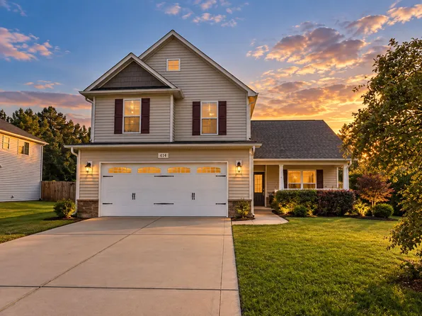614 Hogart St, Raeford, NC 28376