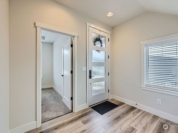 3rd image of 12809 189th Avenue E