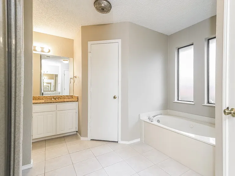 6303 Berlinetta Dr — Photo 11