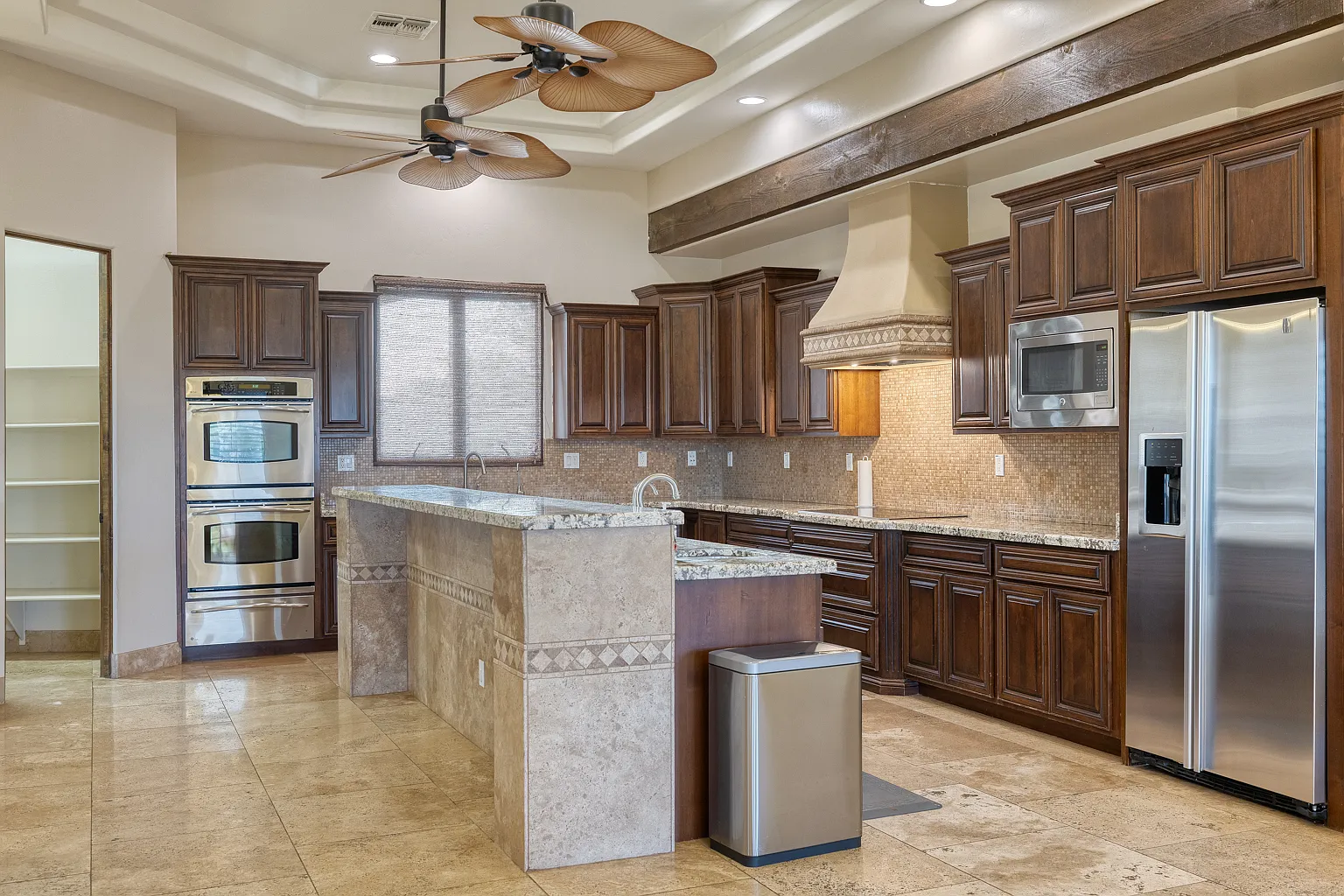 5 bed, 3.5 bath, 3812 sqft, $4,400 — Photo 4