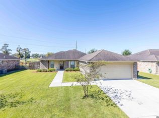 1018 Point Andrew Dr, Gonzales, LA 70737
