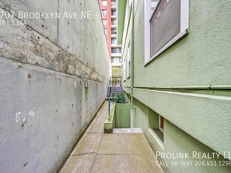4707 Brooklyn Ave NE #E — Photo 2