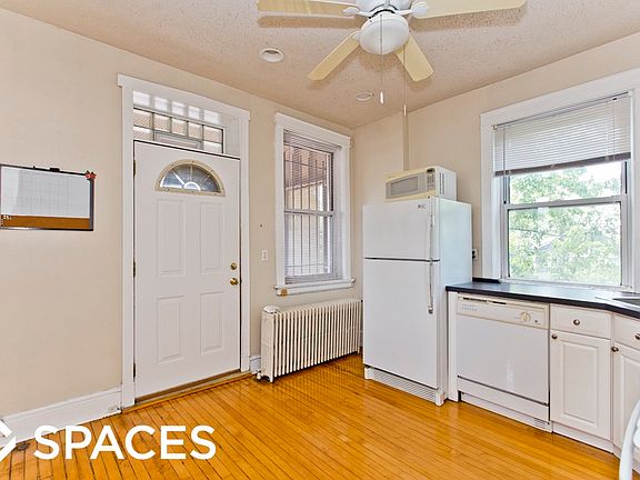 2nd image of 3219 N Leavitt St #Unt