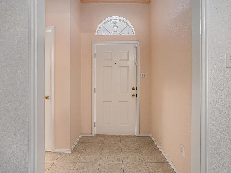 1307 Hyde Park Blvd — Photo 4