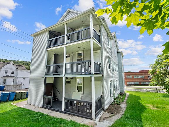 3rd image of 1105 N Main St #3