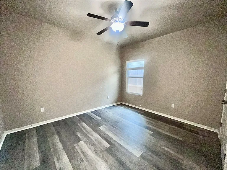 2113 Anacua St — Photo 16