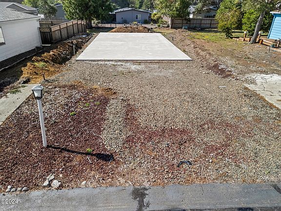4th image of 3411 NE Benton St