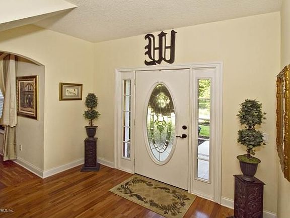 2nd image of 144 N Roscoe Blvd #B