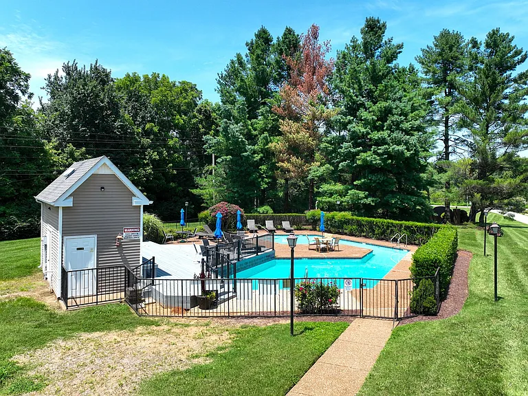 1215 Carriage Park Dr — Photo 37