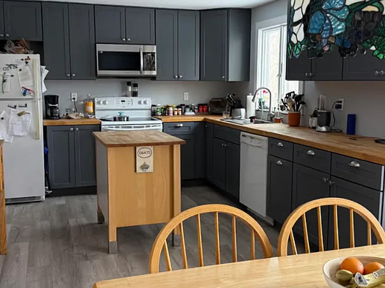 708 E Pond Meadow Rd — Photo 5