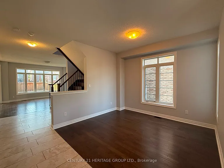 99 Cayton Cres — Photo 14