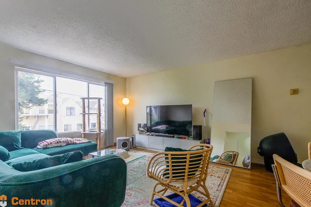 2 bed, 800 sqft, $5,200 — Photo 2