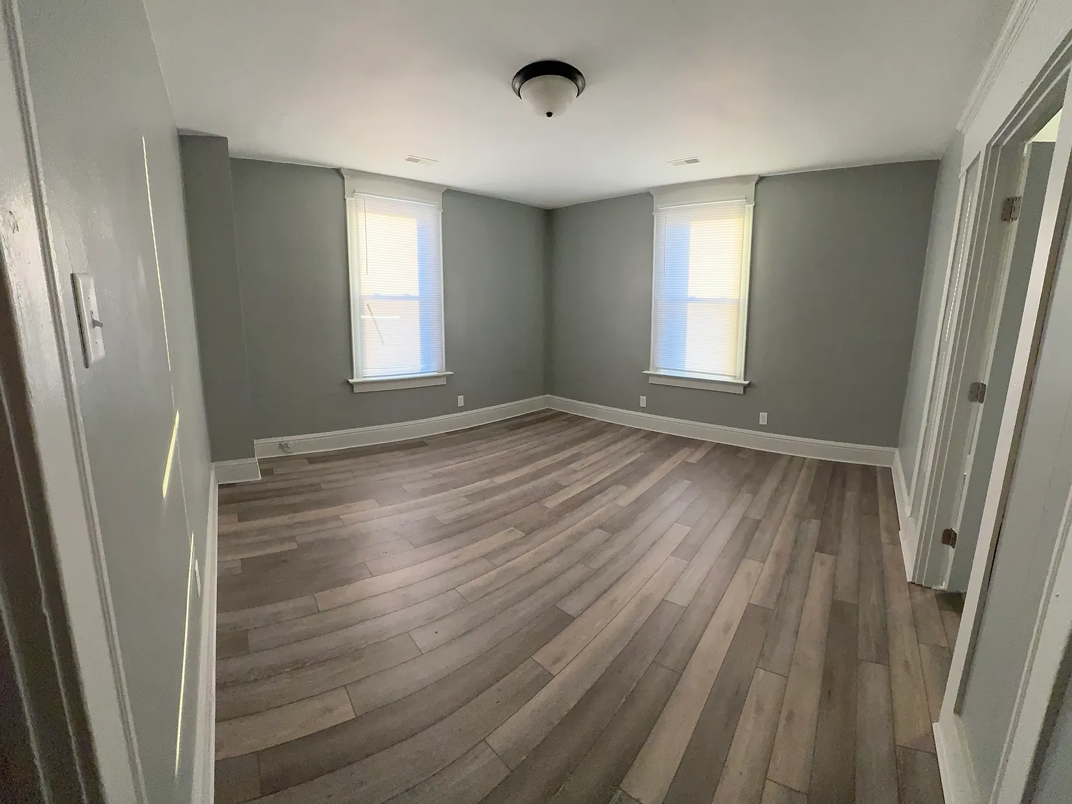 2216 W 3rd St — Photo 2