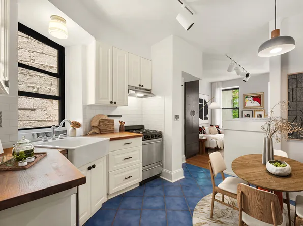41 Perry Street 2A image 3 of 10