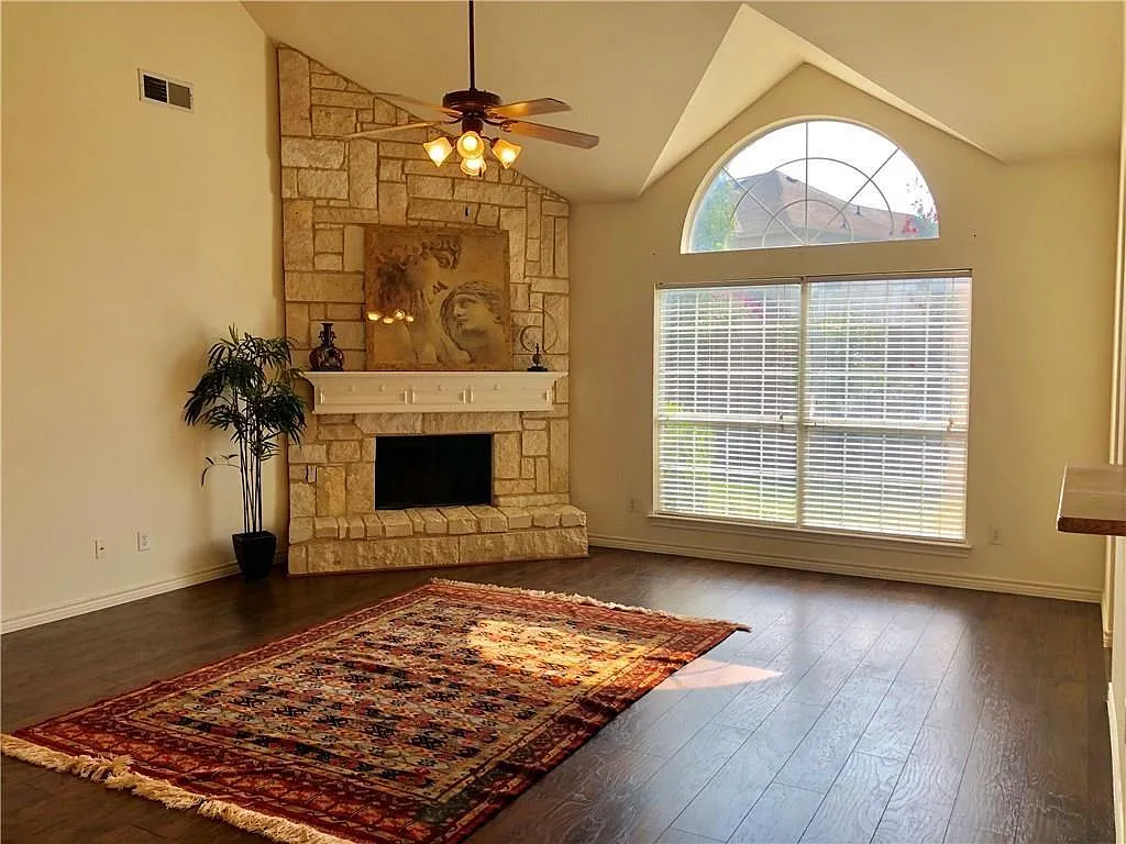 Living room - 11712 Pheasant Creek Dr