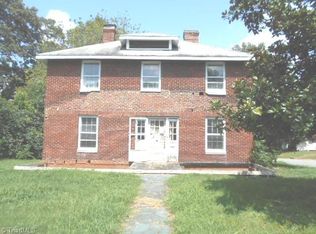 320 W 5th Ave, Lexington, NC 27292