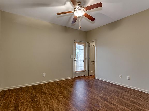 4th image of 942 Parkview Dr