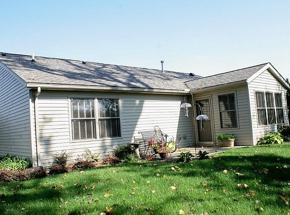 3rd image of 1901 Lake Forest Dr