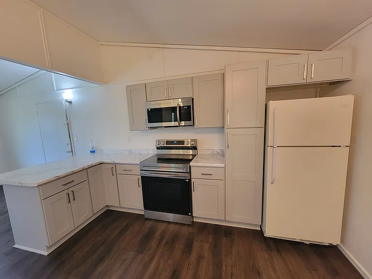 1115 Moreland St #4 — Photo 15