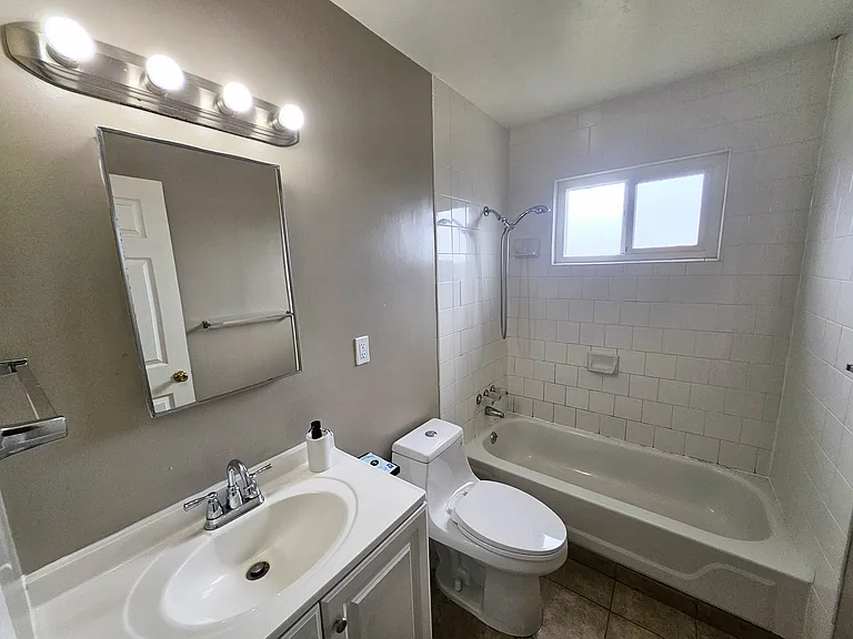 253 N Walnut Ave — Photo 18