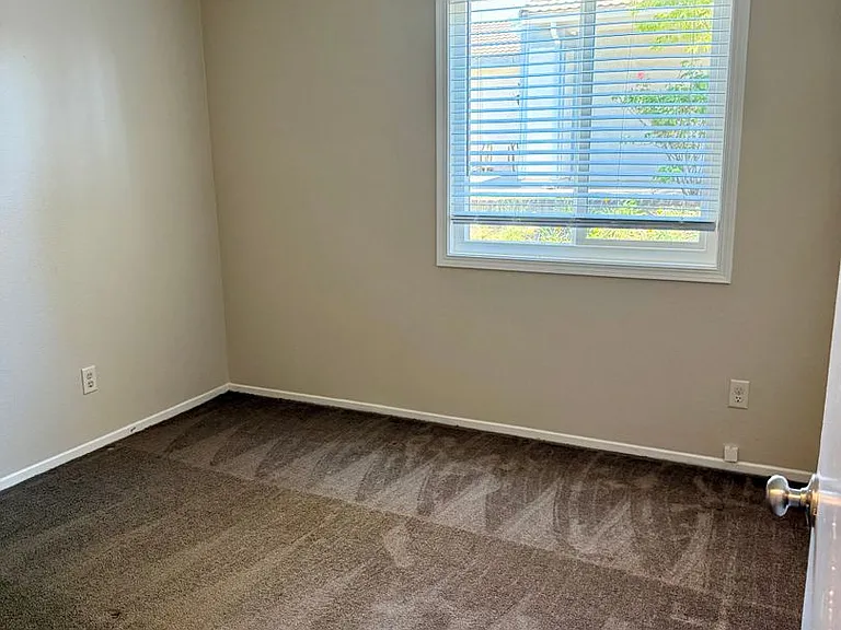 21781 Winding Rd — Photo 9