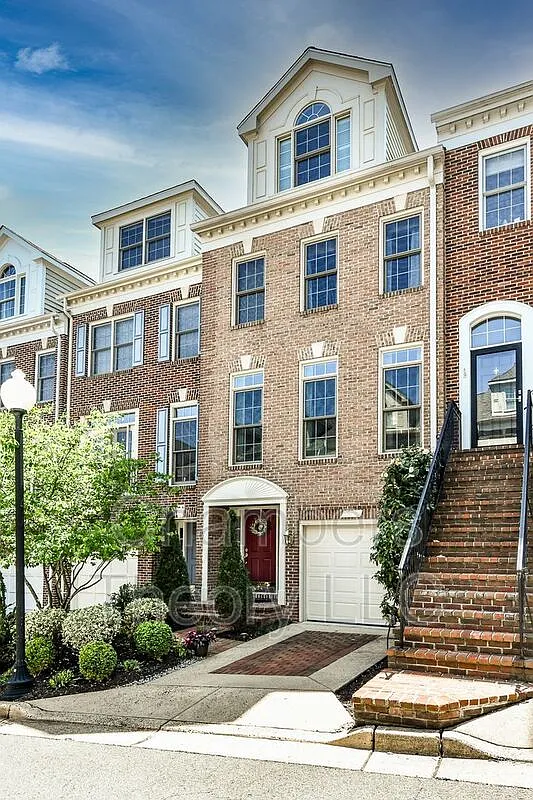3 bed, 5.0 bath, 2100 sqft, $5,700 — Photo 1