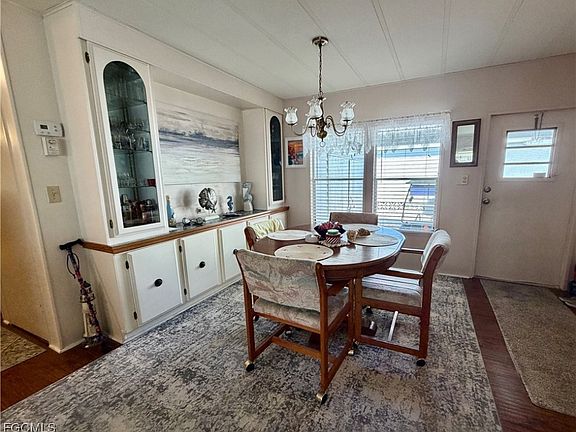 4th image of 212 Cobblestone Ln